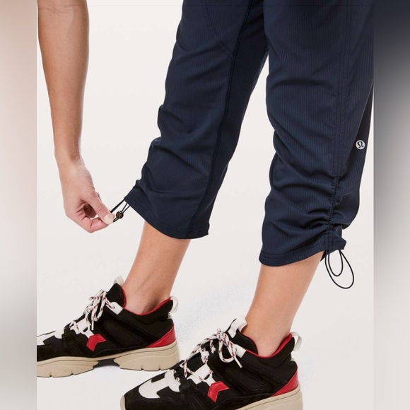 Lululemon Dance Studio Crop *25" Size 2
True Navy - Picture 3 of 10